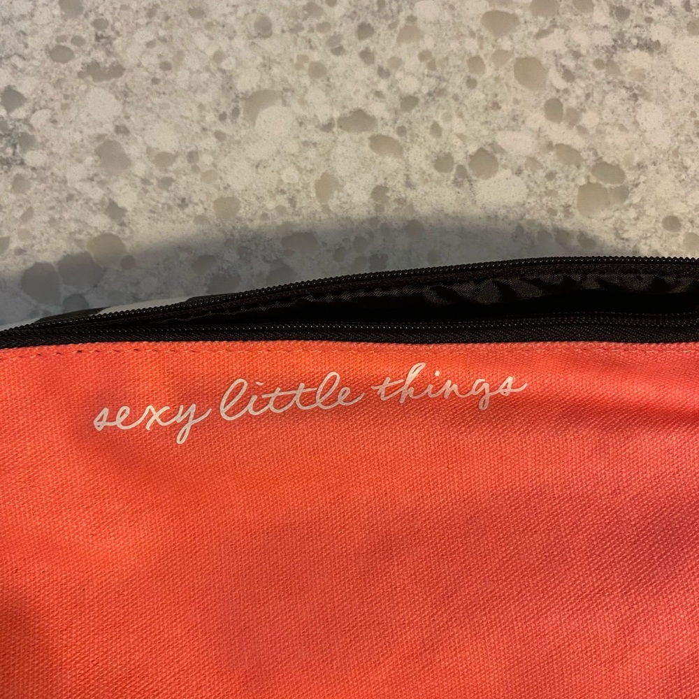 NWT Victoria’s Secret travelcase,canvas, compartments, retails for $70. - Picture 7 of 10